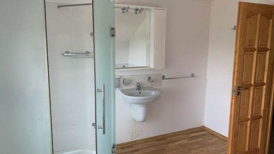 Casă individuală cu 5 camere cu Teren 375 Mp în Nord