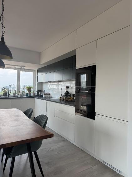 Apartament cu 4 camere decomandat, mobilat în Tei