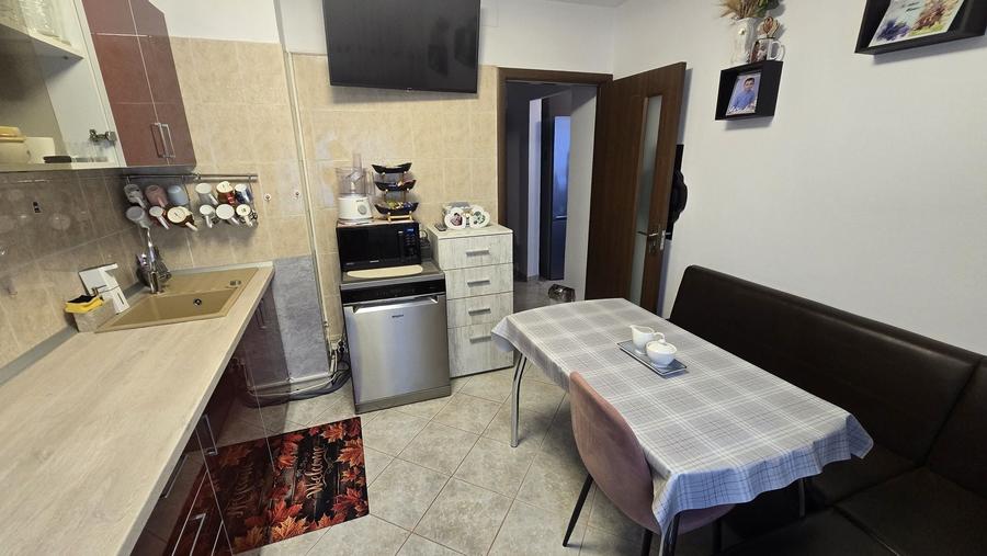 Apartament cu 2 camere decomandat în Drumul Taberei
