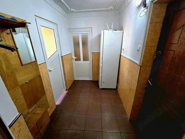Apartament cu 3 camere semidecomandat în Central