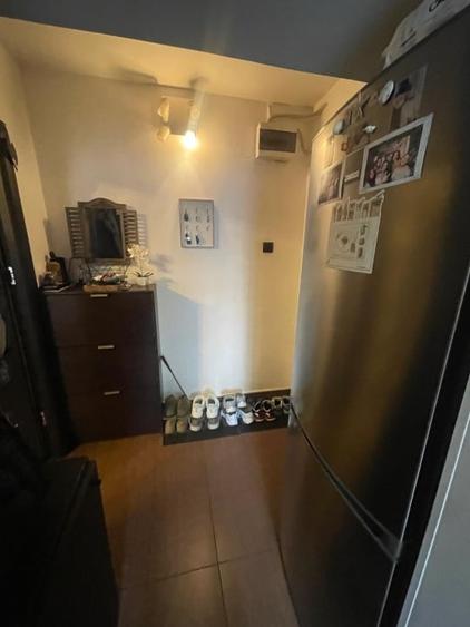 Apartament cu 3 camere semidecomandat, mobilat în Craiovița Nouă