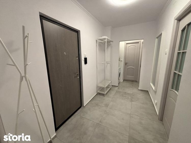 Apartament cu 3 camere decomandat, mobilat în Vitan