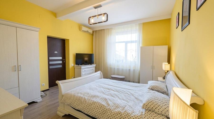 Apartament cu 3 camere semidecomandat în Grivița