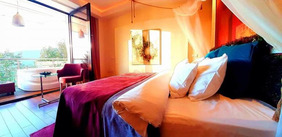 Luxury Boutique Villa & Panoramic View - 9