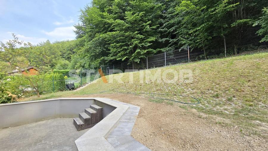 Casă individuală cu 5 camere cu Canalizare în Noua