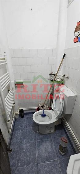 Apartament cu 3 camere semidecomandat în Central