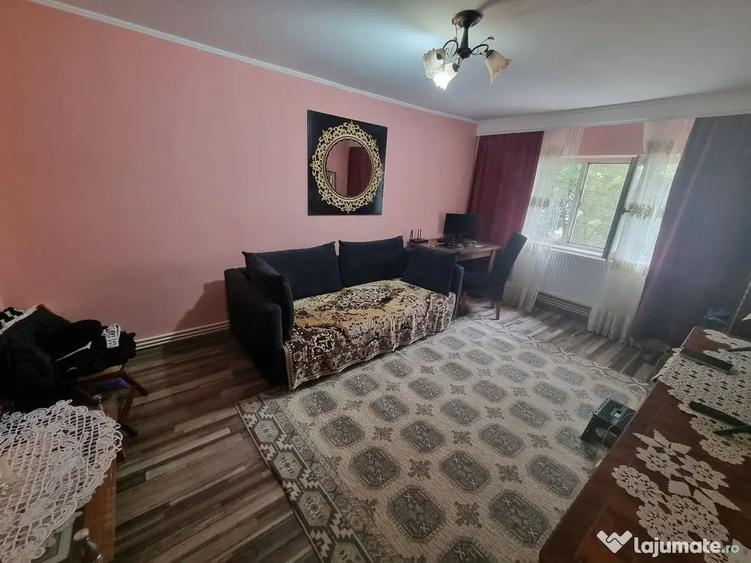 Apartament cu 4 camere decomandat în Dacia