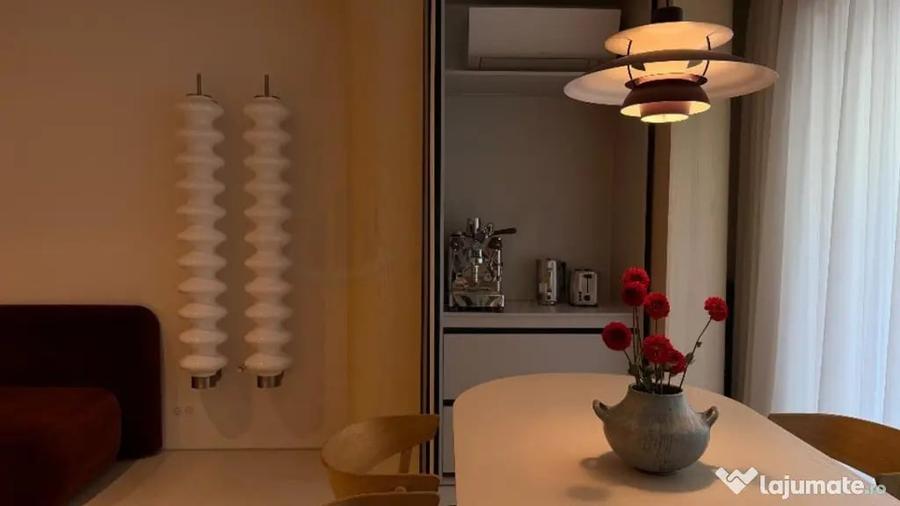 Apartament cu 3 camere semidecomandat, mobilat în Dacia