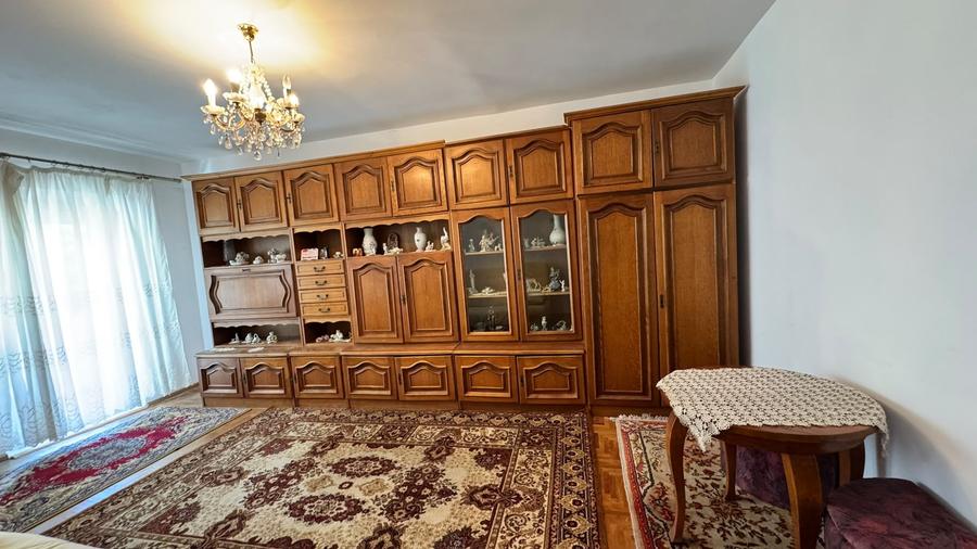 Apartament cu 3 camere decomandat în Decebal