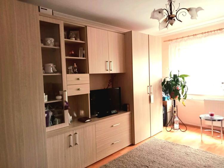 Inchiriez apartament cu 1 camera,MARE,tip DP - 5
