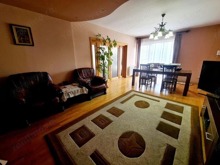 Casă cu 10 camere cu Teren 781 Mp în Cartierul Traian