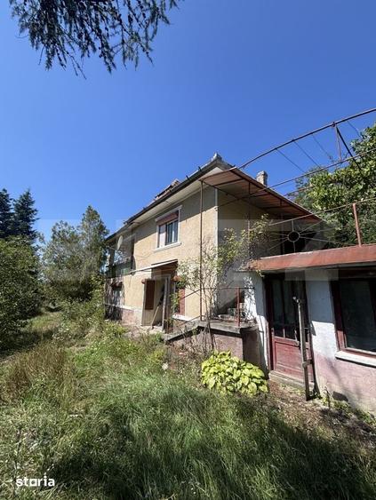 Casă cu 5 camere cu Teren 900 Mp în Pericei