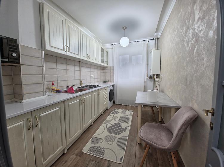 Apartament cu 2 camere decomandat în CET
