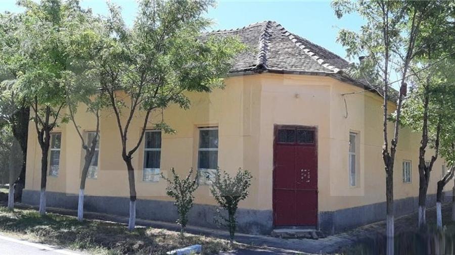 Casă individuală cu 6 camere cu Teren 1400 Mp în Checea