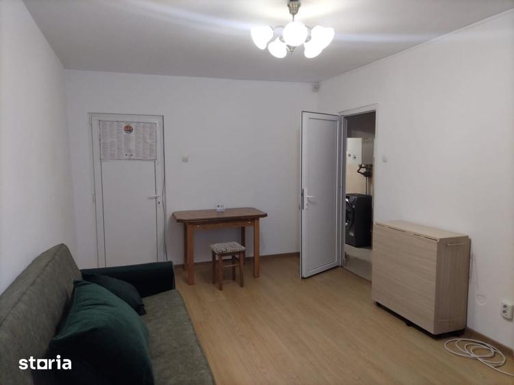 Apartament cu 3 camere decomandat în Vlahuță