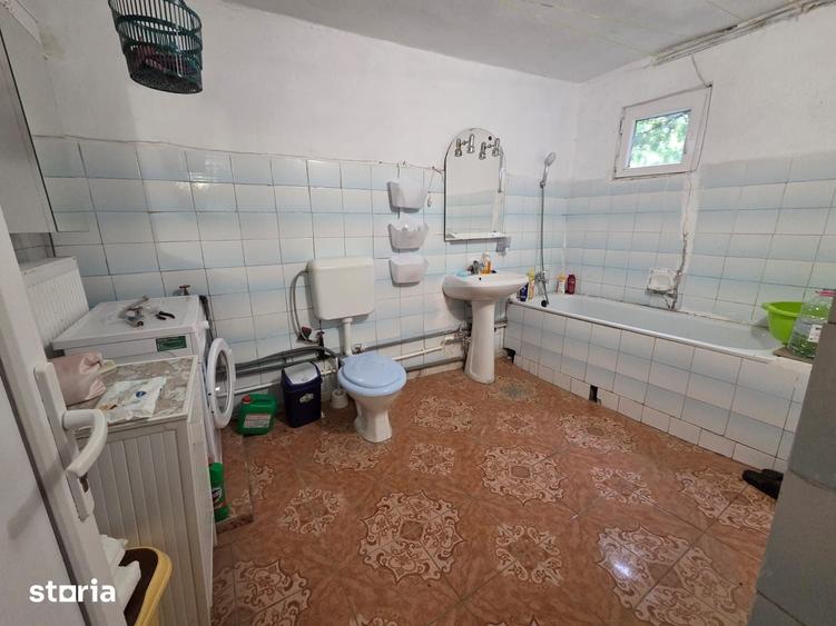 Casă cu 4 camere cu Teren 400 Mp în Babadag