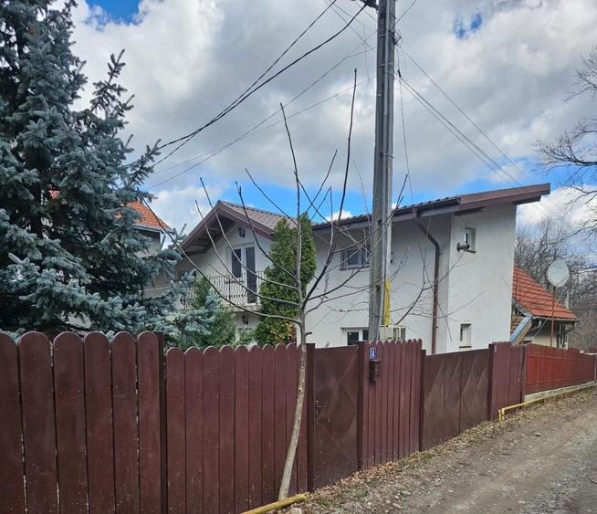 Casă cu 4 camere în Păun