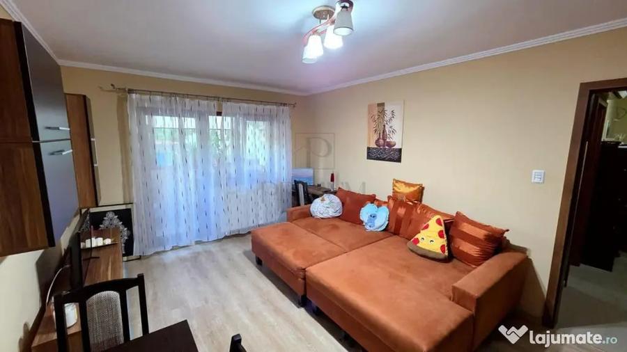 Apartament cu 3 camere decomandat în Torontalului