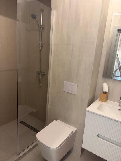 Apartament cu 3 camere decomandat, mobilat în Galata