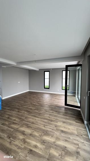 Casă cu 4 camere cu Teren 300 Mp în Tunari