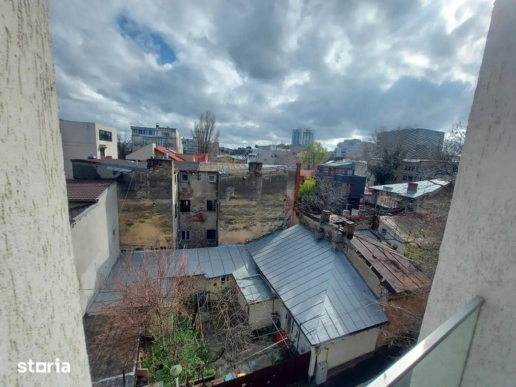 Apartament cu 3 camere decomandat în Polonă