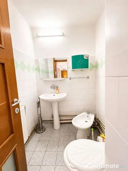 Apartament cu 4 camere decomandat în Scriitorilor