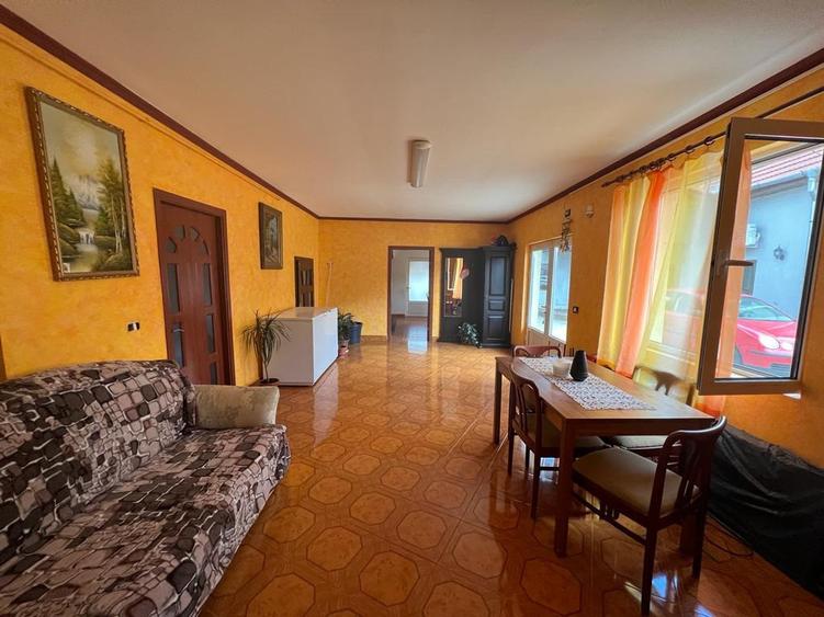 Casă cu 5 camere cu Teren 1500 Mp în Vladimirescu
