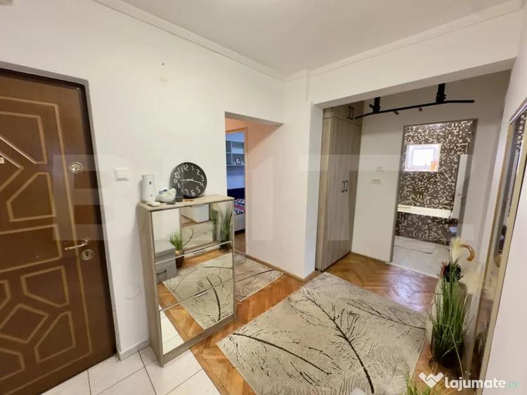 Apartament cu 3 camere decomandat în Central