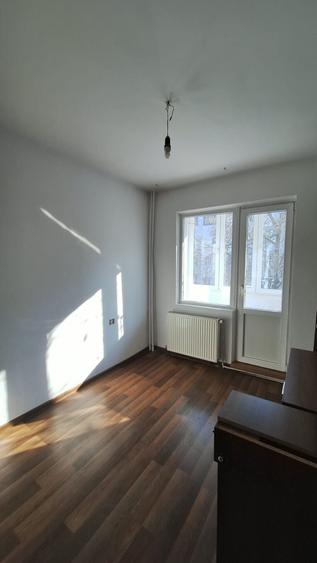 Apartament cu 3 camere decomandat în Dristor