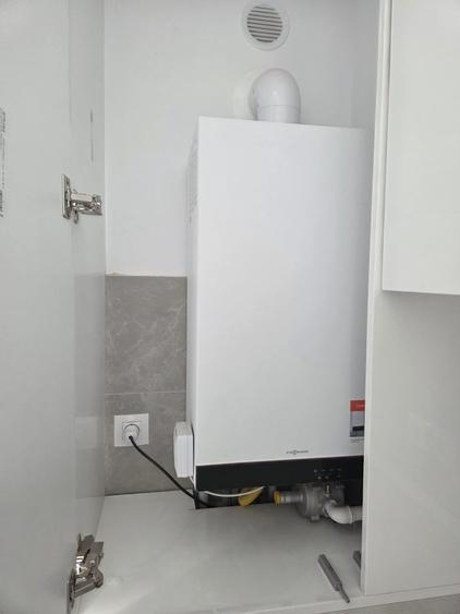 Apartament cu 3 camere decomandat în Tractorul