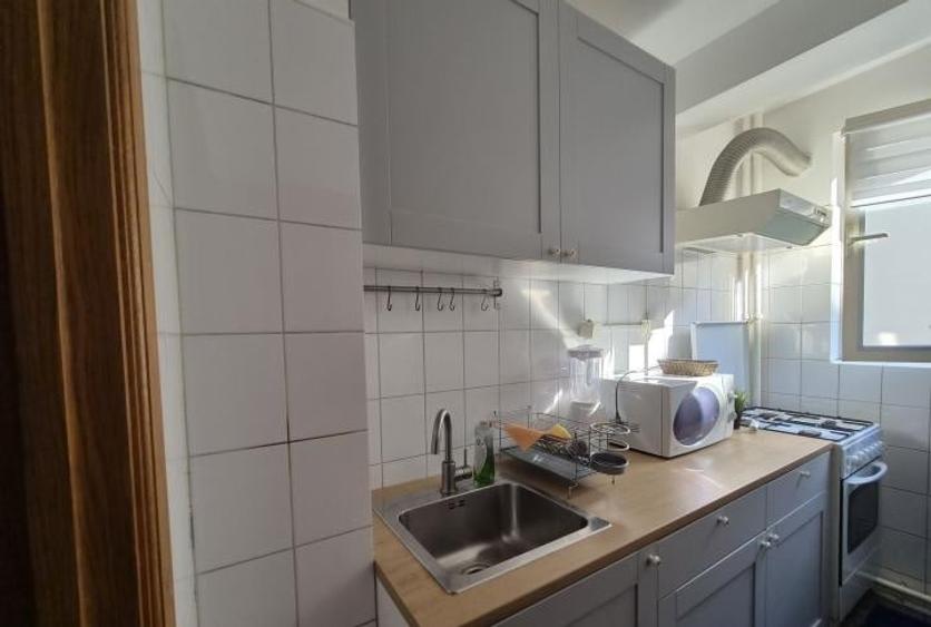 Apartament cu 2 camere semidecomandat, mobilat în Floreasca