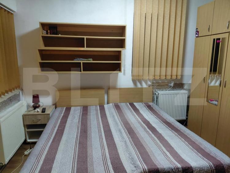 Casă individuală cu 8 camere cu Canalizare în Tătărași