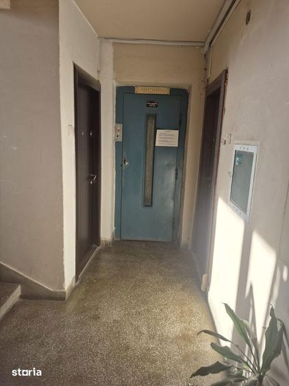 Apartament cu 3 camere semidecomandat în Grivița