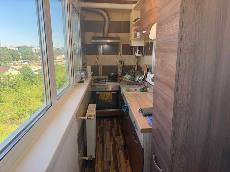 Apartament cu 3 camere semidecomandat în Prelungirea Ghencea