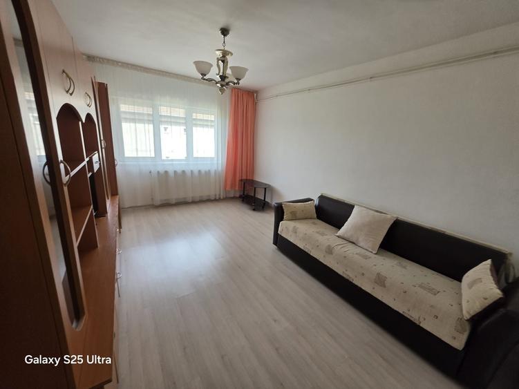 Garsonieră decomandată în Rogerius
