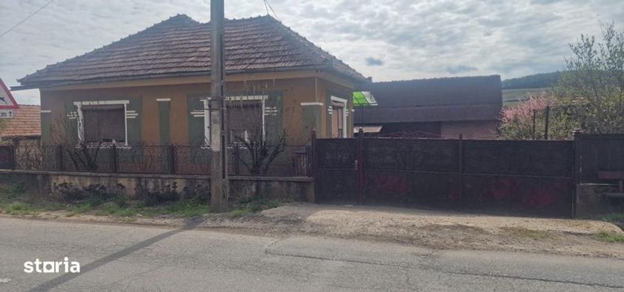 Casă cu 4 camere cu Teren 120 Mp în Almașu