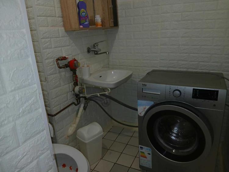 Apartament cu 3 camere semidecomandat în Fizicienilor