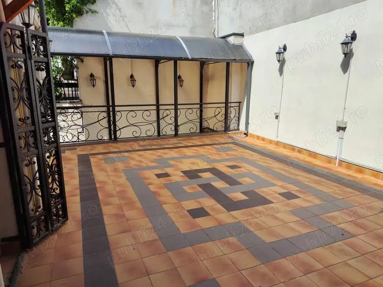 Casă cu 6 camere cu Teren 230 Mp în Titulescu