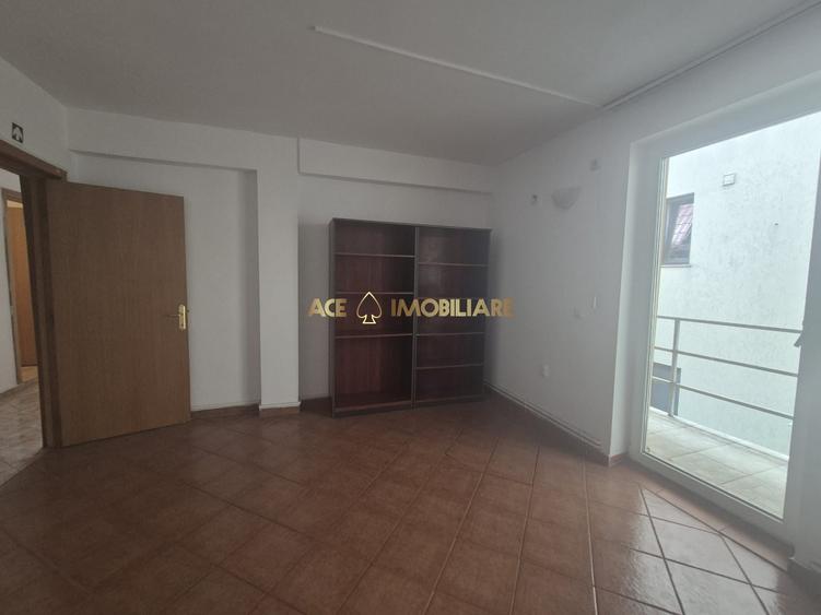 Apartament cu 3 camere decomandat, mobilat în Vitan