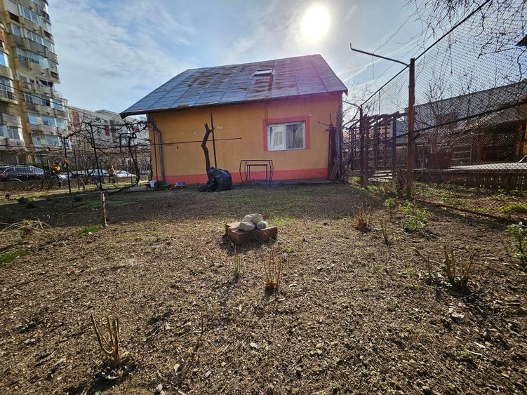 Casă individuală cu 6 camere cu Canalizare în Brâncoveanu