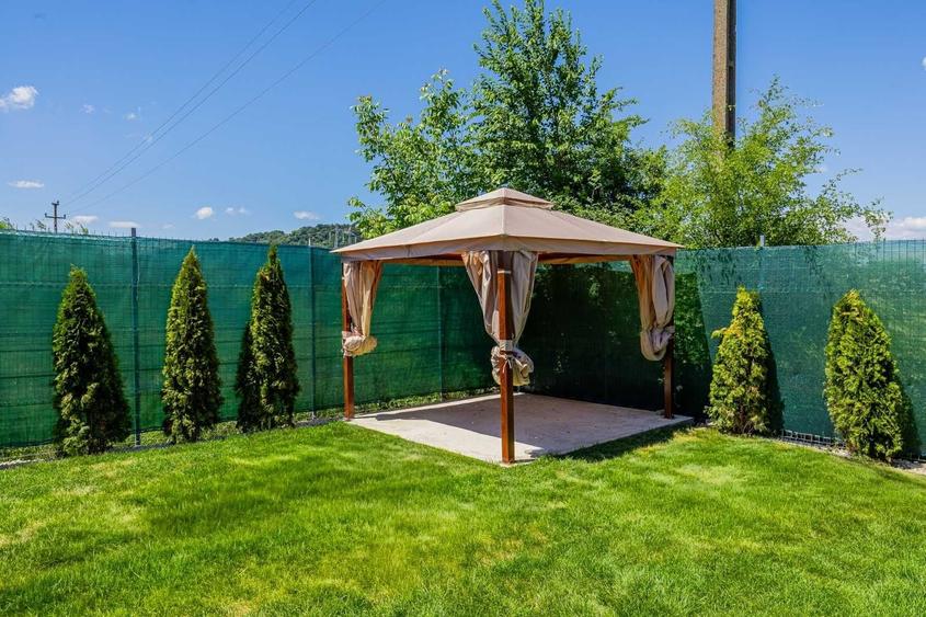 Casă cu 4 camere decomandat în Hărman