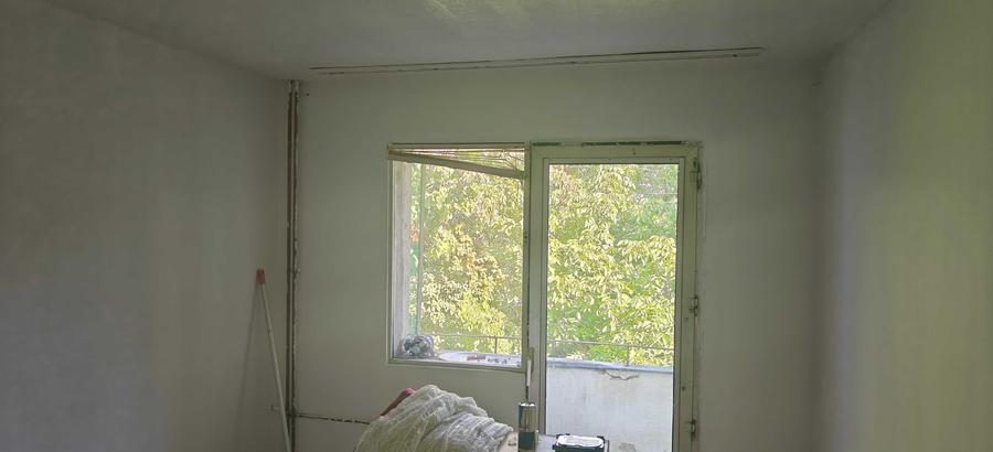 Apartament cu 3 camere semidecomandat în Rogerius