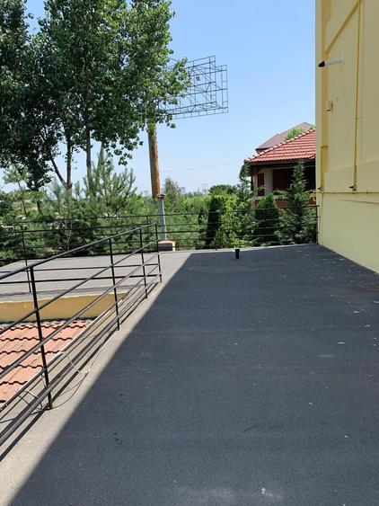 Casă individuală cu 15 camere cu Canalizare în Theodor Pallady