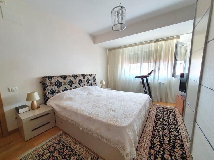 Apartament cu 5 camere decomandat în Herăstrău