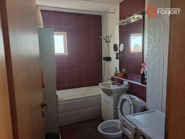 Apartament cu 3 camere semidecomandat în Aradului