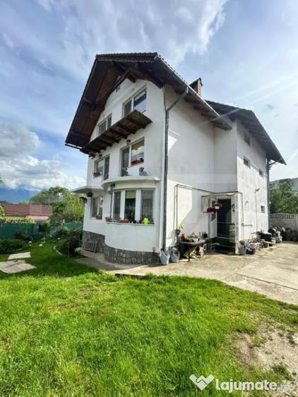 Casă cu 8 camere cu Teren 450 Mp în Central