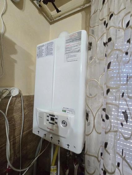 Apartament cu 3 camere decomandat în Cermei