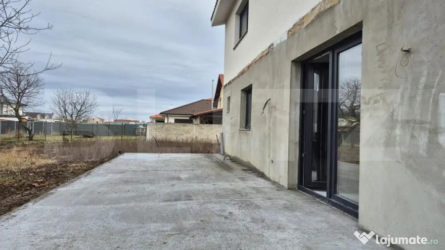 Casă cu 4 camere cu Teren 960 Mp în Lazuri