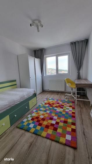 Apartament cu 3 camere decomandat, mobilat în Valea Cetății