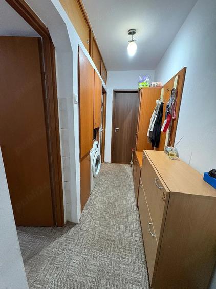 Apartament cu 3 camere semidecomandat în Șega